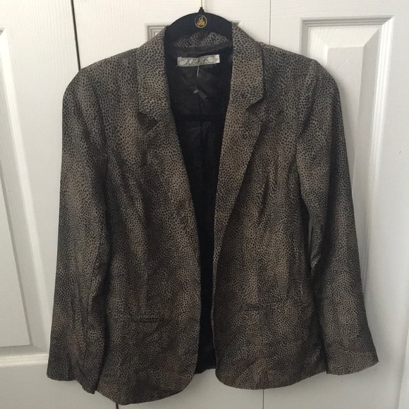 Chloe K tiny leopard print long sleeve open front blazer. New without tags. - Picture 8 of 8
